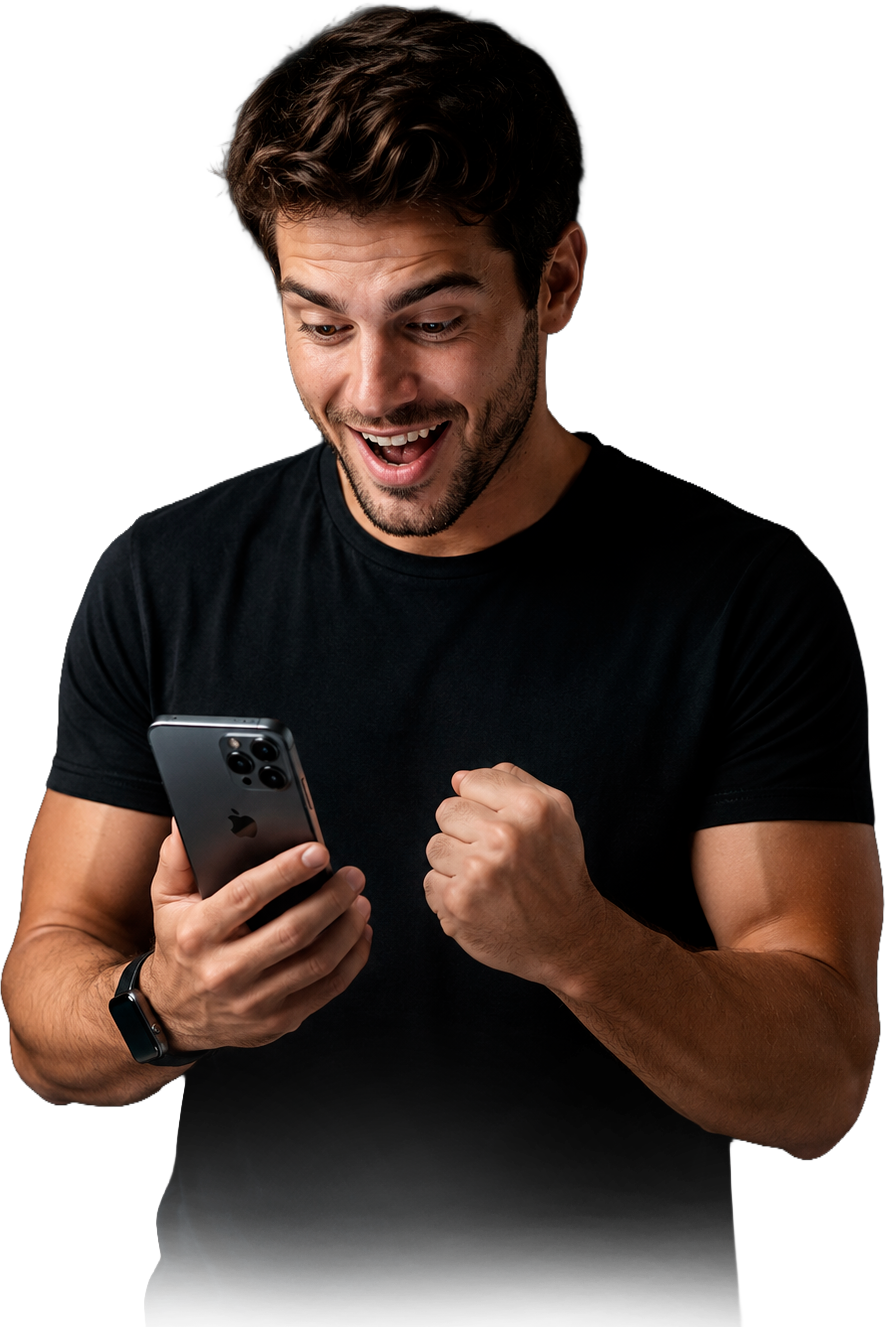 Homem comemorando com o celular